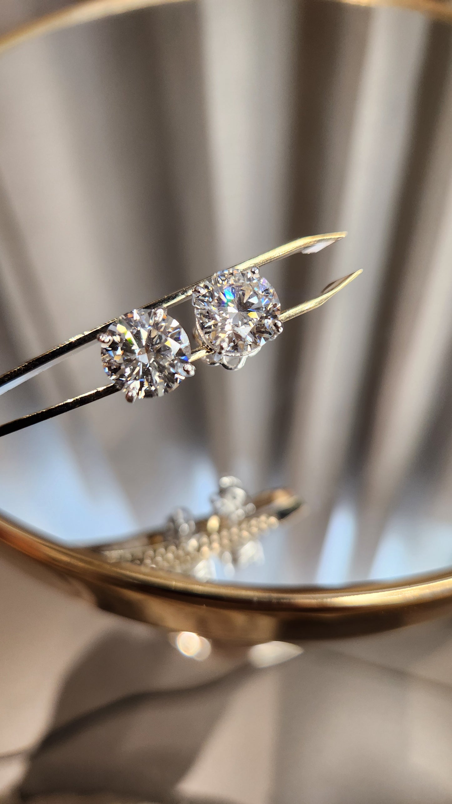 14kt Gold Round 6.13ct Earrings