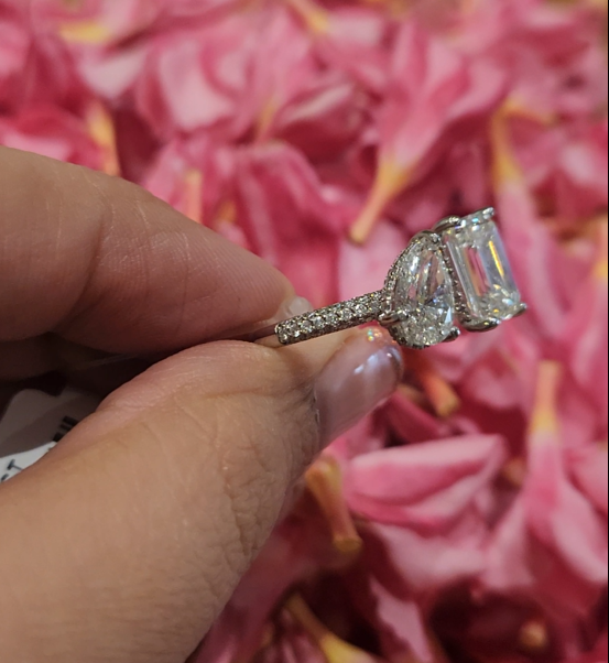 14kt Gold Emerald 3.05ct Solitaire Ring
