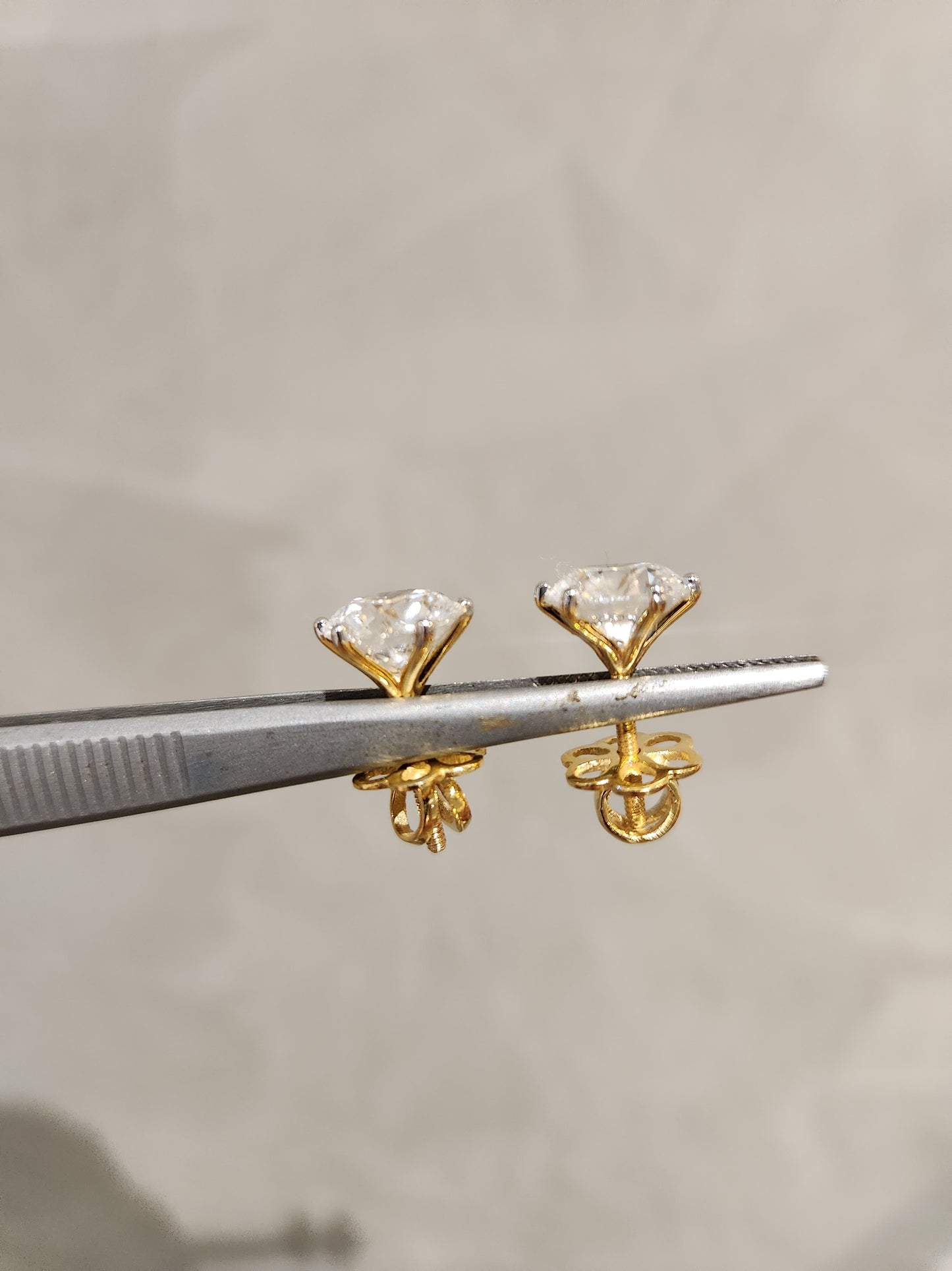 14kt Gold Round 7.09ct Earring