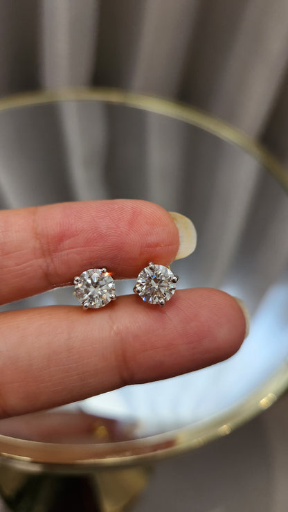 14kt Gold Round 2.68ct Earrings