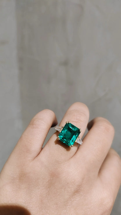 14kt Gold Green Emerald Ring