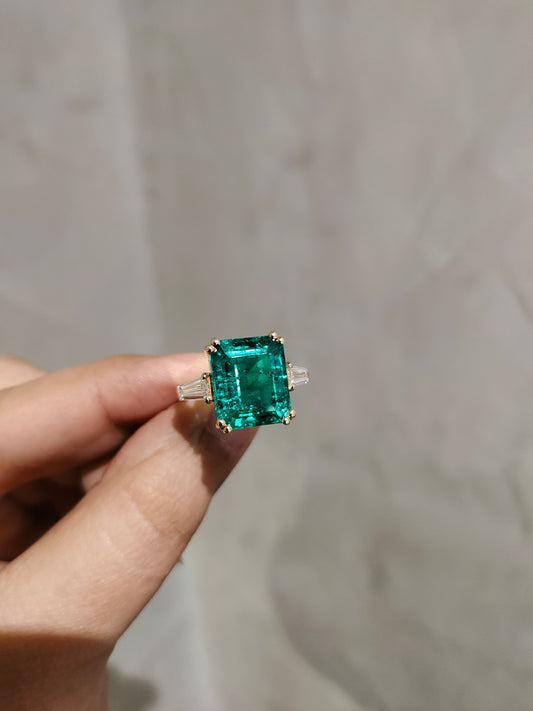 14kt Gold Green Emerald Ring