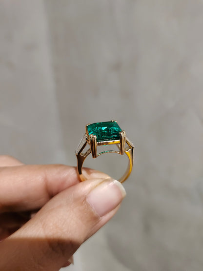 14kt Gold Green Emerald Ring