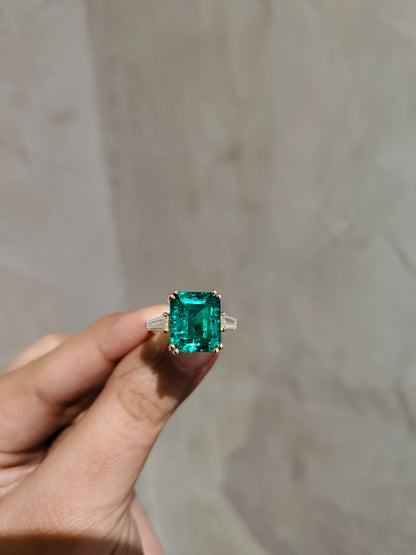 14kt Gold Green Emerald Ring