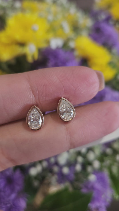 14kt Gold Pear 1.68ct Solitaire Earrings